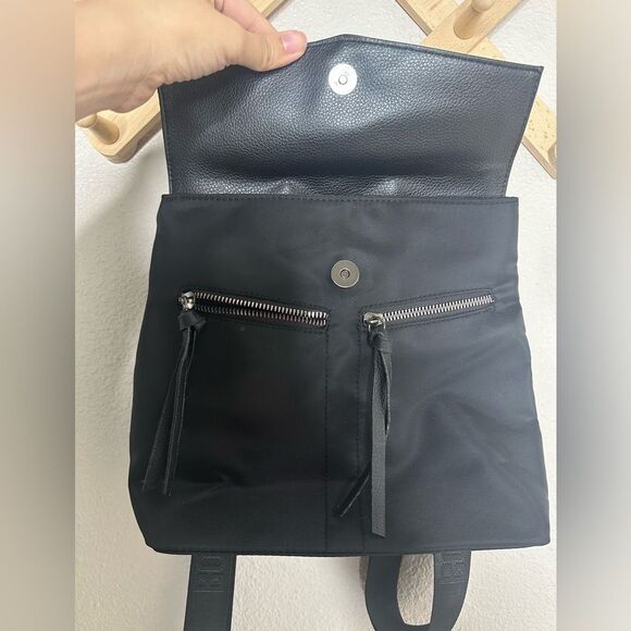 Botkier New York Trigger Backpack NWT - Picture 4 of 8